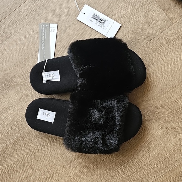 Skin Whitely Plush Slide in Black Size Small 35-37 - Picture 2 of 6